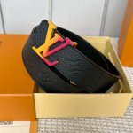Lv 驢牌ss男士系列特別限量版與pou-Up最新聯名合作款 寬度40毫米 奢華與時尚的全新結合 雙荔枝紋顏色與五金顏色相呼應！成為獨特的亮眼之作！