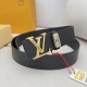 品名 Lv..路易..威登腰带皮带原单 型号 挂扣 经典纯钢材质面字母挂扣 头层牛皮 图片实物拍摄 材料 头层牛皮 挂扣系列 纯钢材质扣头 钯镀电镀工艺永不掉色