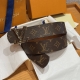 -驴家新款男士腰带 双面腰带以Monogram 帆布和光滑皮革演绎两式风格，可轻松实现多种造型，中央标志性搭扣再添典雅韵味 宽度40Mm