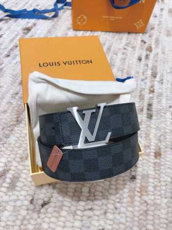 配全套包装礼盒 Louis Vitton 原单实拍 4.0Cm男款 精细打磨钢扣 原版开料 带身双面设计 - 点击图像关闭