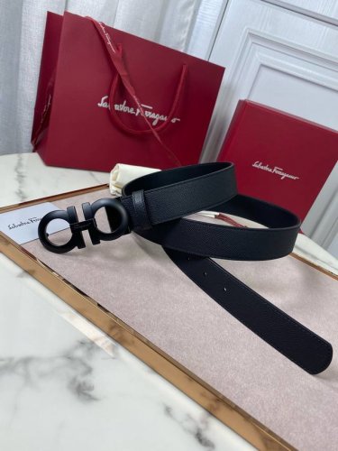 菲拉格慕 Ferragamo焕新演绎经典系列 永不过时 以现代风格重新诠释衣橱中不可或缺的经典配饰 3.5皮带宽度
