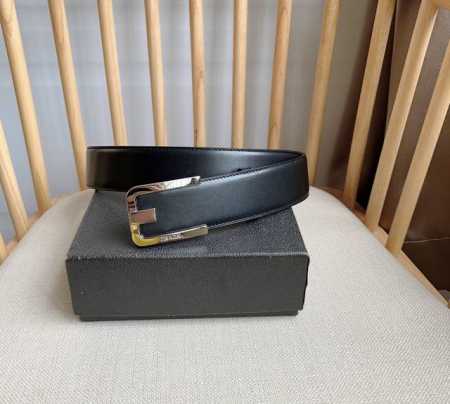 特 Prada 普拉达 专柜最新款 这款腰带精致低调 优雅摩登 简约时尚的金属带扣配有刻字徽标 勾勒精致细节 是Prada男士成衣系列的理想配饰 宽4.0 - 点击图像关闭
