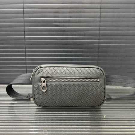 Bottega Veneta 葆蝶家 Bv 手工编织男士腰包 单肩包 斜挎包 经典百搭 实物拍摄 原厂原版面料 配送防尘袋 24 X 16 Cm。 - 点击图像关闭