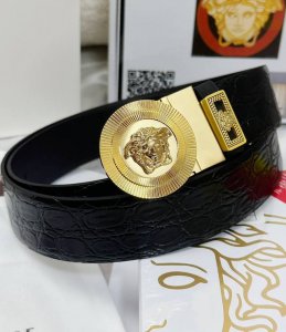 皮带：Versace.范思哲顶级复刻. 腰带：原单品质百分百进口头层牛皮，保证真皮。美人头半脸间色双拼接工艺.真空电镀.永不掉色.24K纯钢扣纯手工3D浮雕图案