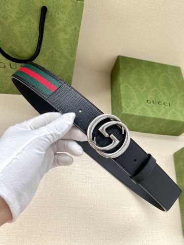 宽度 Cm Gucci 经典帆布织带腰带，配以织纹皮质滚边和双g原单钢扣。绿色 红色 绿色棉质帆布编织腰带，配以黑色头层牛皮