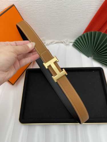 品牌 爱马仕 描述 采用高级真皮精制而成，触感厚实，饰以商标带扣。腰带为意大利尺寸，请在购买前参阅腰带尺寸指南. 铜扣金属配件黑色皮革，采用环保工艺制作而成商标