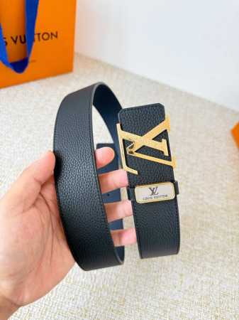 品名： Lv..路易..威登腰带皮带原单 型号：挂扣，经典纯钢材质挂扣，头层牛皮，图片实物拍摄 材料：头层牛皮，挂扣系列，纯钢材质扣头，镀钯电镀工艺永不掉色。原 - 点击图像关闭