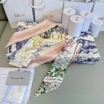 迪奥RêVe D'infini丝带！为经典标识注入梦幻元素，全新演绎 Christian Dior 钟爱的星星符号。款式经典，造型修长，两端尖角设计，背面饰以对