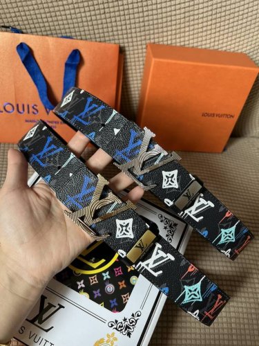 品名：Lv..路易..威登原单 材质：原单牛皮腰带 百分百头层牛皮腰带保证真皮，24K纯钢扣，专柜原单品质、做工精细，时尚大牌，送人自用首选 包装： 请认准如图