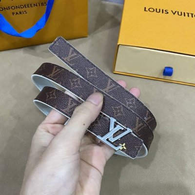 寬：20Mm 驢家新品 Ss22特別限定女士腰帶 寬度2Cm 訂製經典料襯托柔軟小牛皮底 全新開模標誌性搭扣 多色選