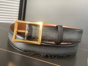 Berluti 布鲁提 新款上新 最新款男士腰带，高端质感感受，顶级擦色小牛皮质感极好，五金Logo立体分明，欧美风格走马蜡线手工缝制，色泽高端