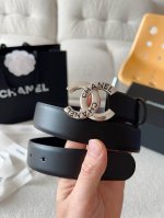 香奈家经典-款女士腰带｜春日优雅点睛之笔 3.0 Cm 小牛皮带身｜柔软亲肤，收腰设计显瘦百搭 精致镀金扣｜真空电镀工艺 光泽持久如新 明星同款｜法式极简风轻松