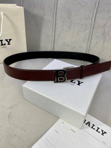 Bally 巴利 荔枝纹双面头层牛皮皮带，配有金 银 B 字母扣头该皮带可调节，且能根据需要剪裁质量保证达到修身效果