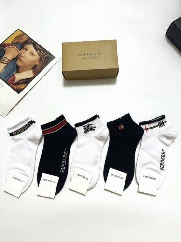 配包装 一盒5 双 Burberry 巴宝莉 经典字母Logo 纯棉短袜 ，Ins超火爆短袜，纯棉面料，网眼透气， 潮人必备 ，经典配色 个性时尚百搭款，你值得
