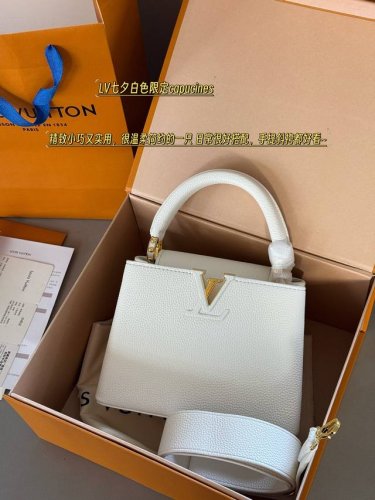 配盒 Size ：22*13Cm 小 L家 Capucines手袋 全粒纹Taurillon牛皮裁制 感觉低调 但有奢华质感 ！！ 经典！经典！ Mini Ca