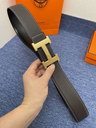 【品牌】爱马仕 特P160 【描述】经典系列新品腰带，完美搭配手工车线，经典配色，可搭配商务西装或更为休闲的造型。腰带为法国尺寸，请在购买前参阅腰带尺寸指南.