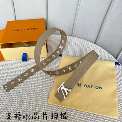 特P180 寬30Mm 驢家2023最新出品，雙面進口Logo小牛皮 一面純色壓印標誌性圖案 一面彩色絲印圖案 搭配經典字母亮面扣 雙面可用 百搭時尚
