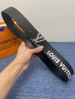 louis Vuitton 经典原单品质，荔枝纹压花搭配原版皮底，原单精品挂扣，精工制作，细节看图，实物拍摄，高端奢华，宽度4.0Cm