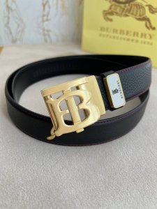 品名：巴宝莉.Burberry 腰带自动带 皮带 型号：自动扣，纯钢材质自动扣，自动带身，双面头层牛皮 材料：百分百头层牛皮，保证真皮。24K纯钢扣专柜同等质量