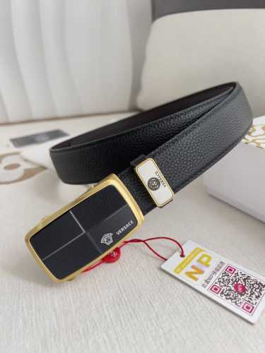 品名：范思哲.Versace.皮带腰带自动皮带 型号：自动带，纯钢材质经典人头自动扣，图片实物拍摄 腰带：百分百头层牛皮，自动带身，保证真皮。2