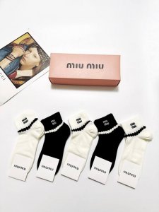 配包装 一盒5双 缪缪 Miumiu 爆款纯棉短筒袜，韩系花边超百搭大火配色超完美结合，款式经典，专柜同步发售，Ins爆火小单品，潮人必备，颜色百搭