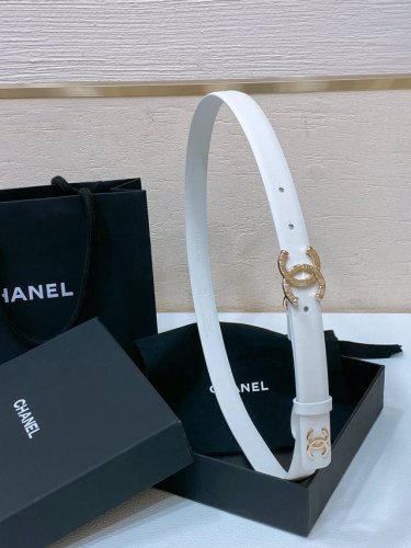 Chanel 24C 进口胎牛皮 软硬适中的小牛皮 Cc Logo黄铜搭扣 一年四季最不可缺少的搭配神器 穿裙子西装搭它简直不要太高级 2.0Cm精品 码数75