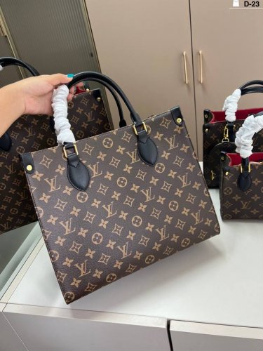 中 Lv路易威登丛林托特包 奢华与经典的老花托特 包型方正挺括 非常气质 D-23尺寸41×31 33×27 25×20 18×15