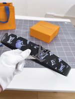 寬：40Mm 驢家新品 今季男士新品腰带 Togo荔枝纹料衬托小牛皮底 丝印花卉 色彩缤纷 搭配经典字母砂面搭扣 多色选 双面用