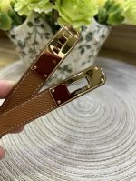 高货版本H家爆款Kelly凯莉腰带 2.0Cmepsom小牛皮腰带，搭配镀钯Kelly皮带扣。借助巧妙的连接设计，可以将腰带系于腰间或髋部。