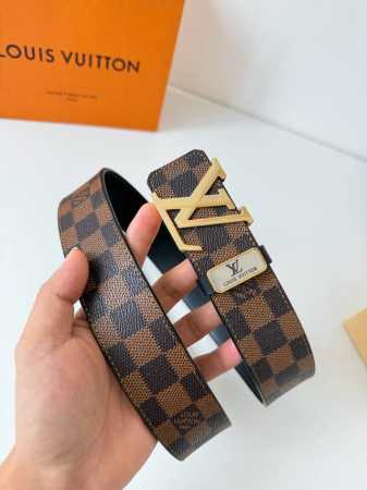 品名： Lv..路易..威登腰带皮带原单 型号：挂扣，经典纯钢材质挂扣，头层牛皮，图片实物拍摄 材料：头层牛皮，挂扣系列，纯钢材质扣头，钯镀电镀工艺永不掉色。原 - 点击图像关闭