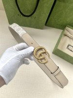 特 宽度3.0Cm Gucci Gg Supreme帆布是品牌的一款经典面料，经不同配色组合以及现代和经典设计演绎后，在古驰爱的进行曲 全新时装系列中大放异彩。