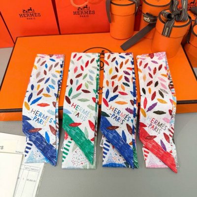 爱马仕Hermes “鸟之王国”小丝巾 Twilly小丝巾 100%桑蚕丝 这款小巧的真丝配饰佩戴方式千变万化，可为您的日常造型增添灵动妙趣 法国制造 设计师皮