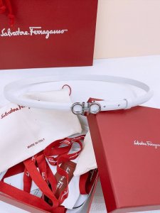 Ferragamo # 经典Gancio皮带 女士光滑小牛皮平纹面，质感十足 独特复古风格 复古链五金搭配 1.5Cm