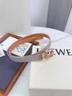 特 Loewe 罗意威专柜最新同款腰带 选用光滑牛皮革窄款腰带 配有Anagram Pebble针扣 卓越的工艺 个性的造型 精美的材质 宽:2.0Cm