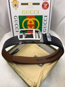 古驰 原单 原单头层牛皮席纹面，内衬头层牛皮压横条纹底．搭配原单自动扣．此款腰带双面采用意大利原定厂制进口牛皮带身 ，对专版柜足宽3.5宽 DDD