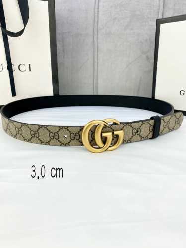 宽度3.0Cm Gg Marmont系列每一季都会推陈出新，为灵感源于70年代的标志性gg配件注入现代精髓。Supreme帆布印花 腰带反面采用黑色皮革材质，款