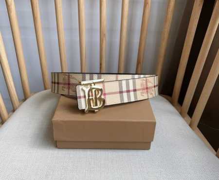 Burberry 巴宝莉 Tb专属标识图案 意大利制皮革腰带 采用百搭双色设计 宽:4.0Cm 今年b家最新款式 亲们赶紧转图下单哦！ 简单精致 流行款 - 点击图像关闭