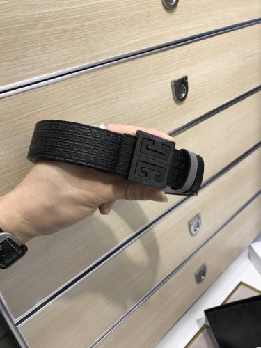 配送专柜包装 打孔针 批 宽35Mm，原单进口小牛皮 头层牛皮，搭配原单钌钯电镀Gg扣，手感.油边近乎完美，原产皮料定制，质感无可挑剔，出众的细节，高清实拍，货