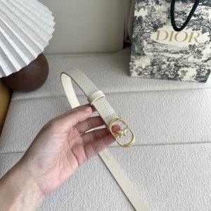 dior新款腰带，采用精致头层皮制作，手感柔软，舒适细腻，精品五角星珍珠扣，，精致优雅，时尚大方。宽2.0Cm