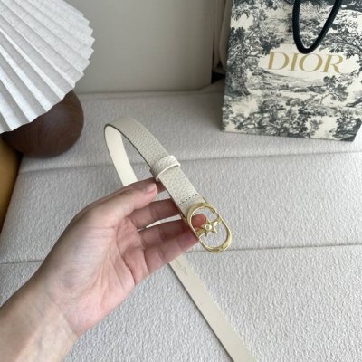 dior新款腰带，采用精致头层皮制作，手感柔软，舒适细腻，精品五角星珍珠扣，，精致优雅，时尚大方。宽2.0Cm