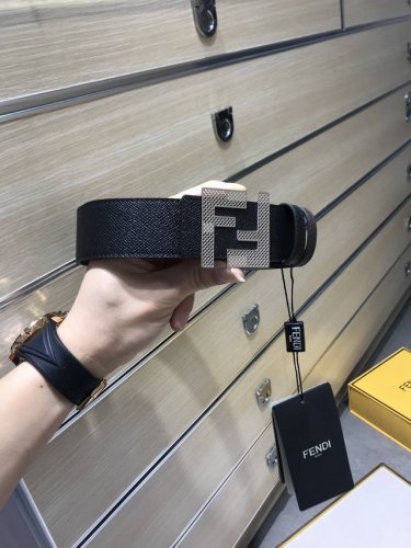 p200配送专柜包装 打孔针 特批新款 Fd 宽38Mm 支持Nfc 芯片扫描，标志造型宽皮带，原版镂空纹铆钉钢扣，进口原版手掌纹配小牛制成，镀金表面金属制品，