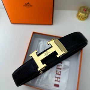 品牌： 爱玛士 新款进口3. 5自动扣双面头层小牛皮，手感细腻柔软。搭配纯钢自动精品钢扣，男士必备！宽度： 3.5Cm自动钢扣头层牛皮皮带