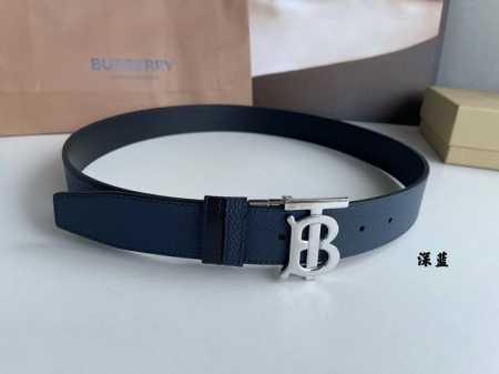 Burberry博柏利双用专属标识Bt图案皮革腰带，自从换了设计师之后画风大变，更受年轻人的喜爱，男士的配饰相对来说偏少，所以一条精致时尚的腰带尤为重要，不但实 - 点击图像关闭