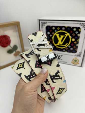 品名：Lv..路易..威登原单 材质：原单牛皮腰带 百分百头层牛皮腰带保证真皮，24K纯钢扣，专柜原单品质、做工精细，时尚大牌，送人自用首选包装： 请认准如图专 - 点击图像关闭
