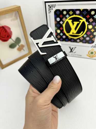 品名：Lv..路易..威登原单 材质：原单牛皮腰带 百分百头层牛皮腰带保证真皮，24K纯钢扣，专柜原单品质、做工精细，时尚大牌，送人自用首选 包装： 请认准如图
