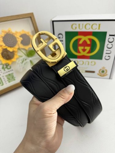 品名：古奇.Gu...Ci 自动带 材质：原单牛皮腰带 专柜原单品质、做工精细，时尚大牌，送人自用首选包装： 请认准如图专柜包装赠送打孔器手提袋专柜礼盒宽度3.
