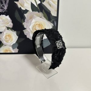 特 配专柜包装 Loewe 罗意威 最新发箍 小仙女快入手 特殊材质 不嘞头 可盐可甜～
