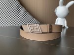 特 FENDI 芬迪 家族迎来新一季男士全新作品 宽度3.5cm 采用进口意大利小牛皮 FF图案标志双面使用 搭配双F按钉搭扣