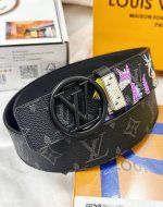 皮带：Lv..路易..顶级原单复刻. 腰带：百分百头层牛皮，保证真皮。圆形镂空24K纯钢扣涂鸦彩绘图案艺术双面可用专柜同等质量， 送人自用首选包装： 请认准如图