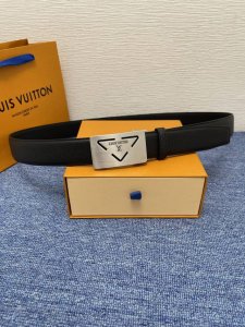 p210 品牌：【驴牌】 Lv新款进口小牛皮，手感细腻柔软。搭配纯钢自动精品钢扣，男士必备！宽度：3.5Cm
